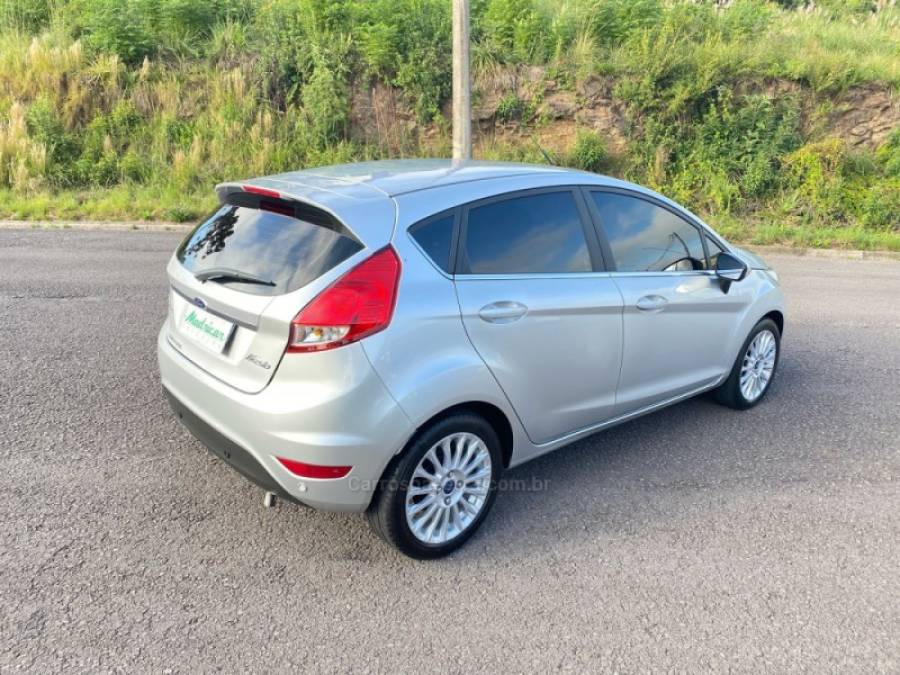 FORD - FIESTA - 2013/2014 - Prata - R$ 45.000,00