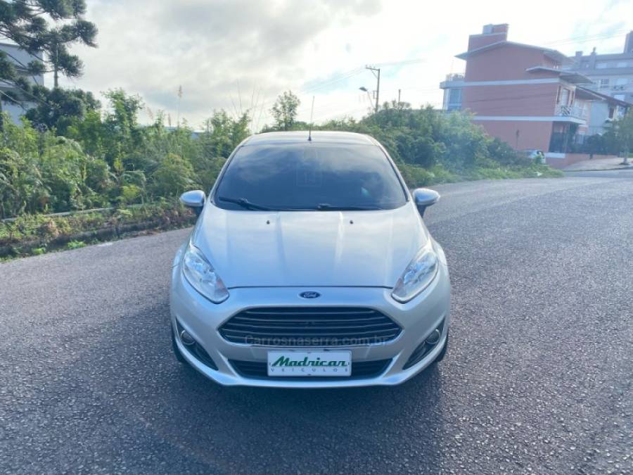 FORD - FIESTA - 2013/2014 - Prata - R$ 45.000,00