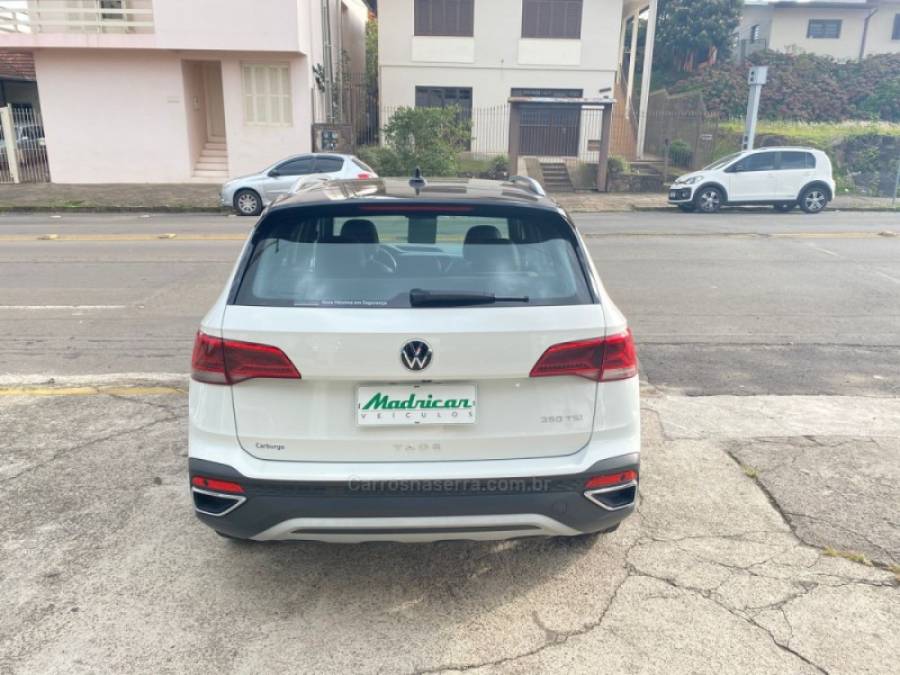 VOLKSWAGEN - TAOS - 2023/2024 - Branca - R$ 185.000,00
