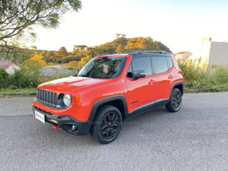 JEEP - RENEGADE - 2015/2016 - Laranja - R$ 83.000,00