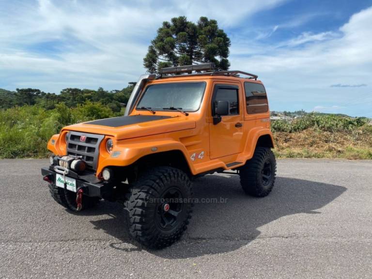 TROLLER - T4 - 2013/2013 - Laranja - R$ 108.000,00