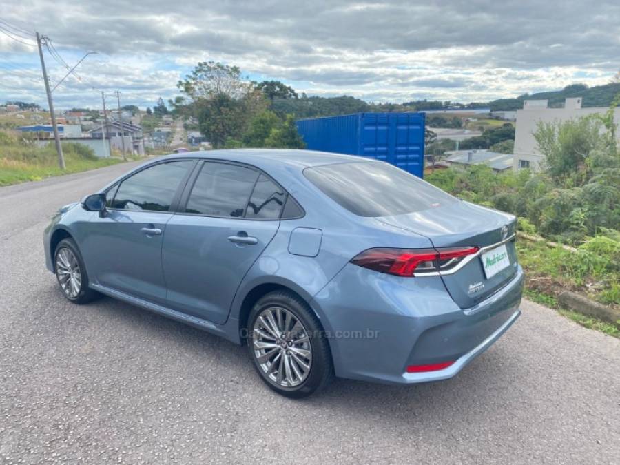 TOYOTA - COROLLA - 2023/2024 - Branca - R$ 150.000,00