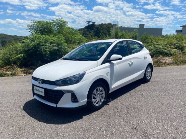 HYUNDAI - HB20 - 2023/2024 - Branca - R$ 66.000,00