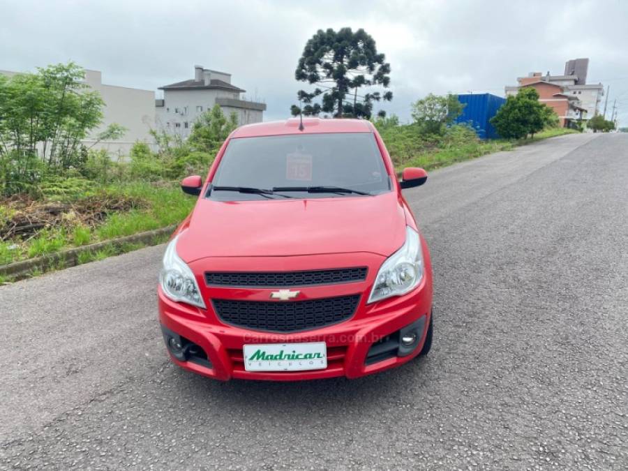 CHEVROLET - MONTANA - 2014/2015 - Vermelha - R$ 42.000,00