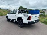 TOYOTA - HILUX - 2017/2018 - Branca - R$ 172.000,00
