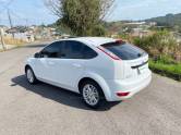 FORD - FOCUS - 2010/2011 - Branca - R$ 46.000,00