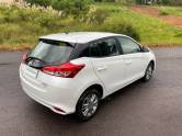 TOYOTA - YARIS - 2021/2022 - Branca - R$ 86.000,00