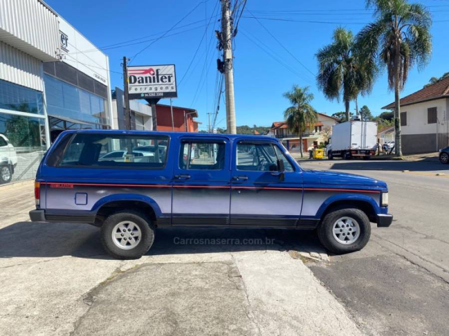 CHEVROLET - VERANEIO - 1993/1993 - Azul - R$ 100.000,00