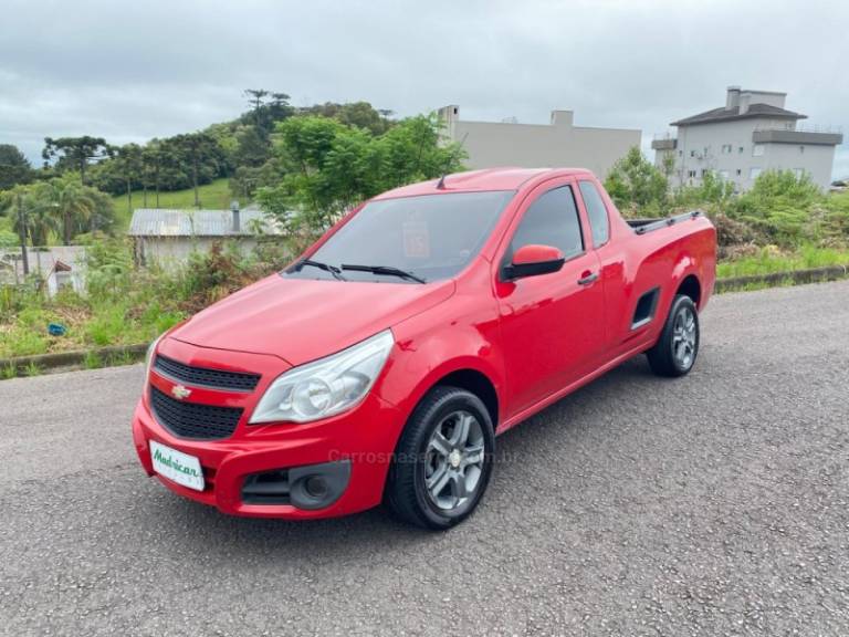 CHEVROLET - MONTANA - 2014/2015 - Vermelha - R$ 42.000,00
