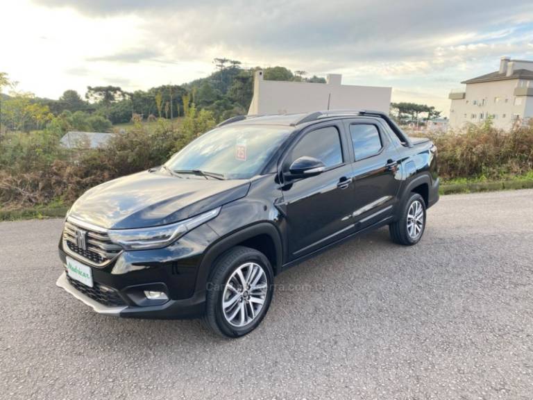 FIAT - STRADA - 2024/2025 - Preta - R$ 127.000,00