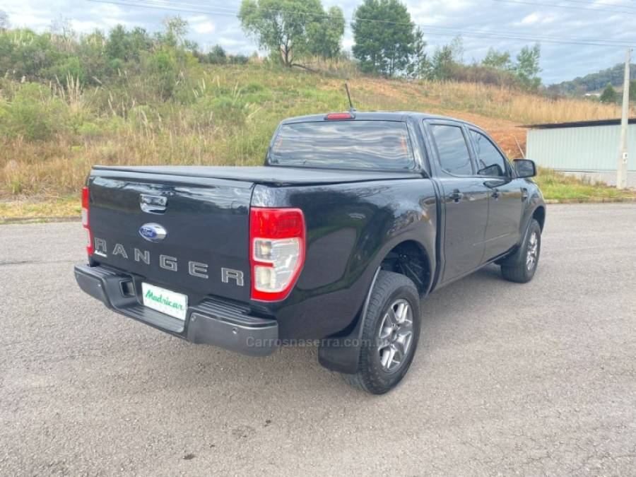 FORD - RANGER - 2020/2021 - Preta - R$ 150.000,00