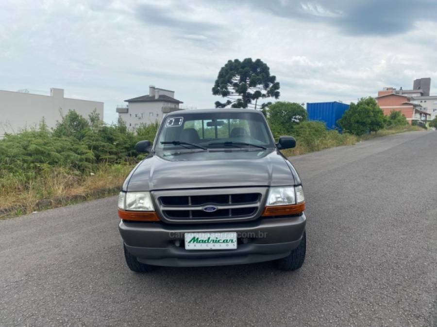FORD - RANGER - 2000/2001 - Cinza - R$ 47.000,00