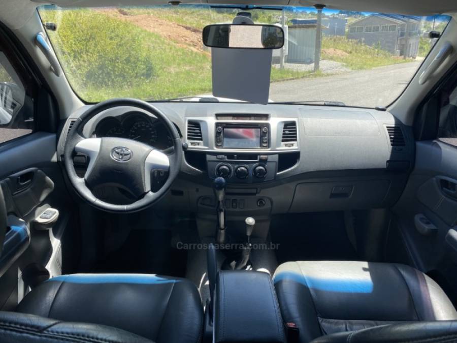 TOYOTA - HILUX - 2012/2013 - Branca - R$ 114.900,00