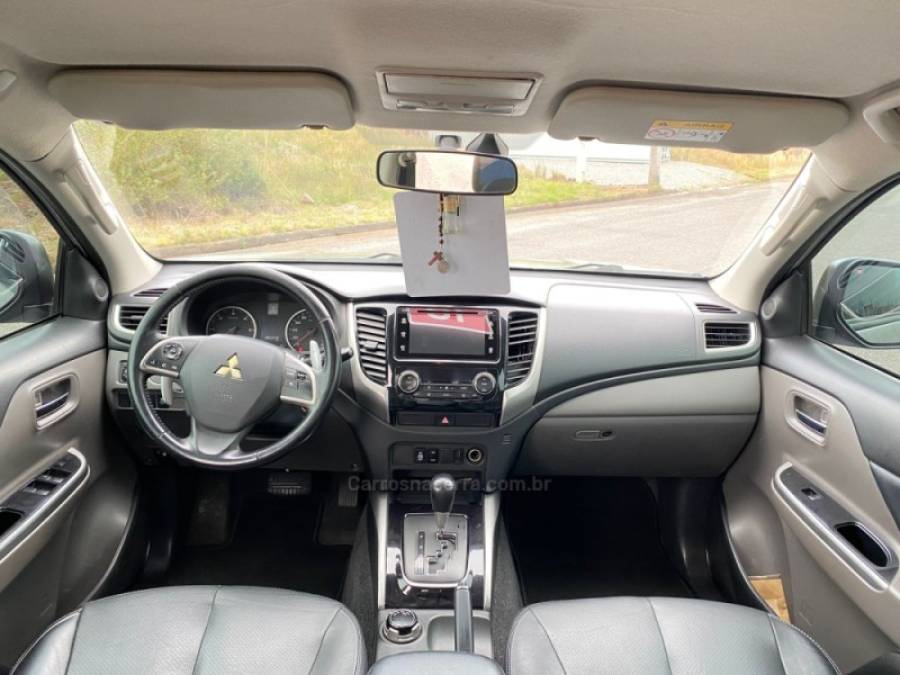MITSUBISHI - L200 TRITON - 2017/2018 - Prata - R$ 146.000,00