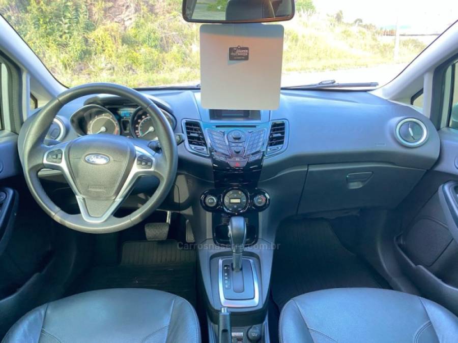 FORD - FIESTA - 2013/2014 - Prata - R$ 45.000,00