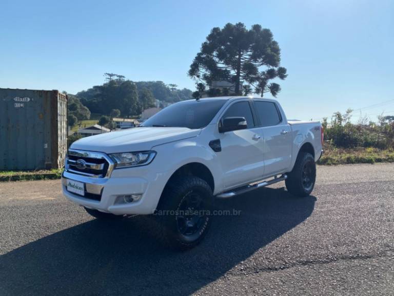 FORD - RANGER - 2017/2017 - Branca - R$ 135.000,00