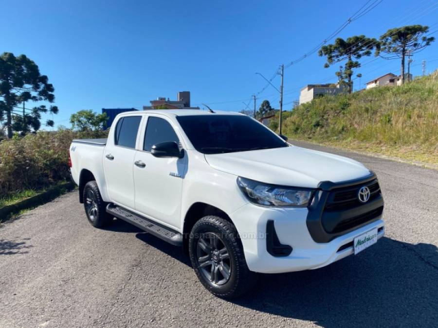 TOYOTA - HILUX - 2022/2022 - Branca - R$ 175.000,00