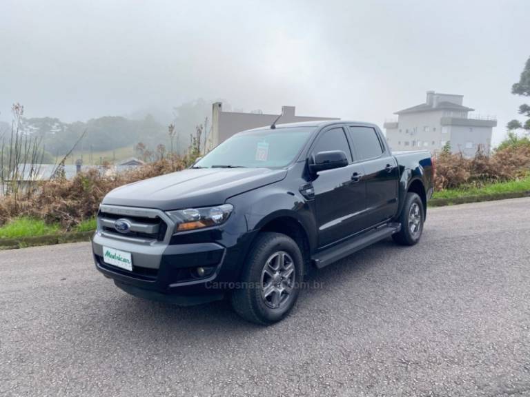 FORD - RANGER - 2018/2019 - Preta - R$ 125.000,00