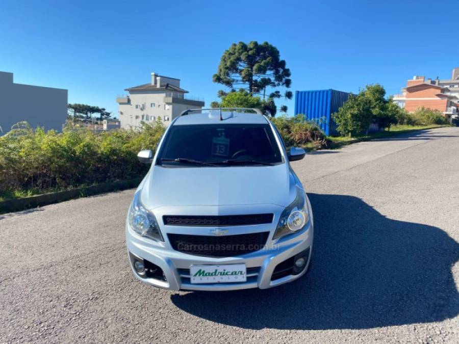 CHEVROLET - MONTANA - 2012/2013 - Prata - R$ 46.000,00