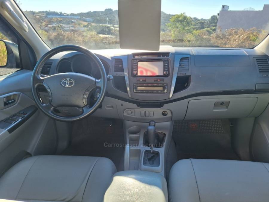 TOYOTA - HILUX - 2009/2010 - Prata - R$ 108.000,00