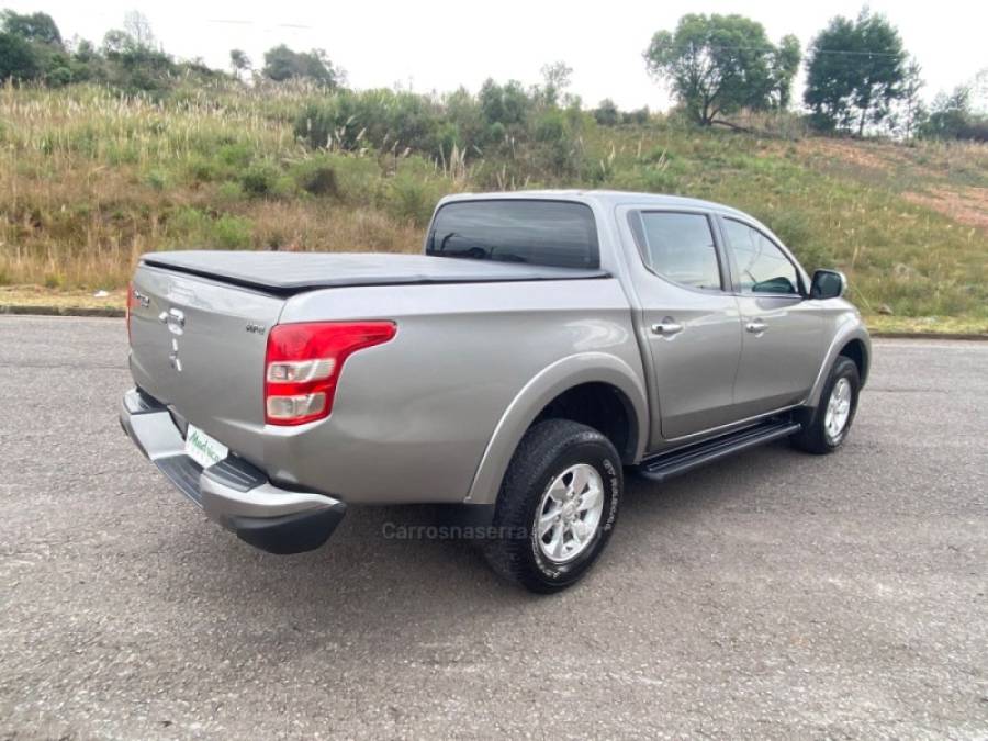 MITSUBISHI - L200 TRITON - 2017/2018 - Prata - R$ 146.000,00