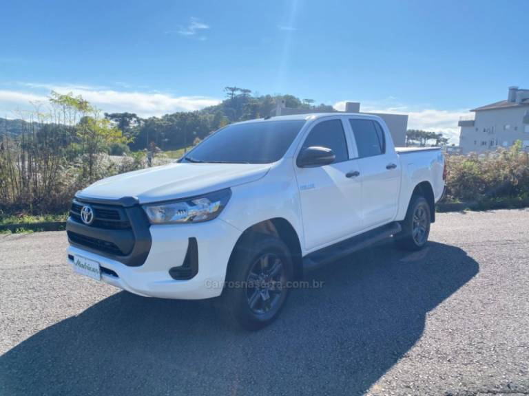 TOYOTA - HILUX - 2022/2022 - Branca - R$ 175.000,00