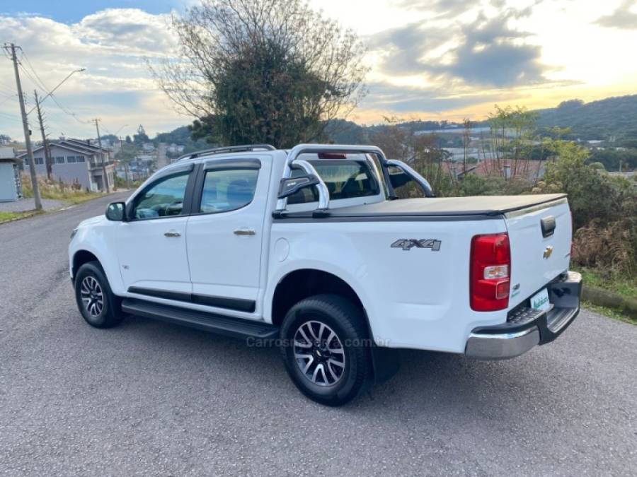 CHEVROLET - S10 - 2022/2022 - Branca - R$ 139.000,00