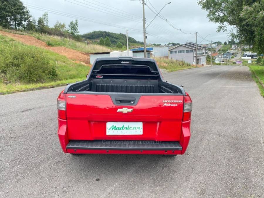 CHEVROLET - MONTANA - 2014/2015 - Vermelha - R$ 42.000,00