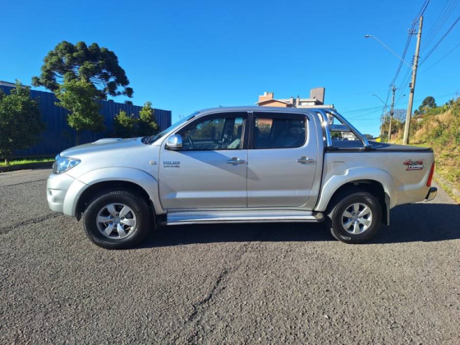 TOYOTA - HILUX - 2009/2010 - Prata - R$ 108.000,00